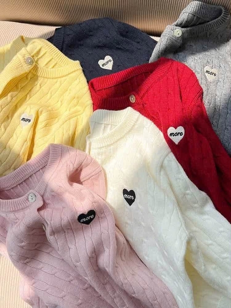 Áo len cardigan trái tim thêu chữ More nhiều màu cho bé gái