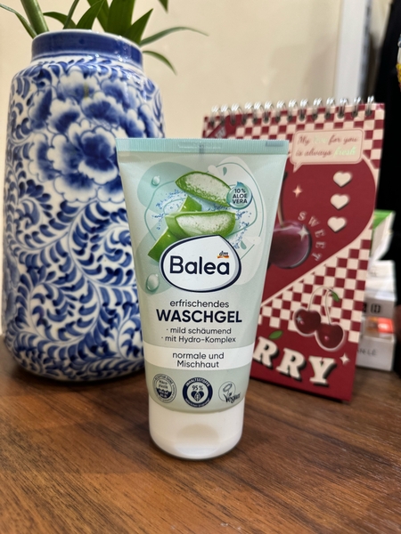 Sữa rửa mặt GEL Balea 150ml 2 màu chiết xuất Lô hội (Xanh) và Dầu hạnh nhân (Hồng)