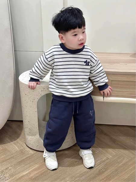 Bộ nỉ kẻ ngang navy xám thêu cún