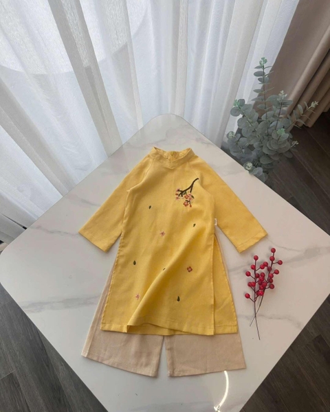 Áo dài bé gái Linen Áo vàng thêu hoa đào
