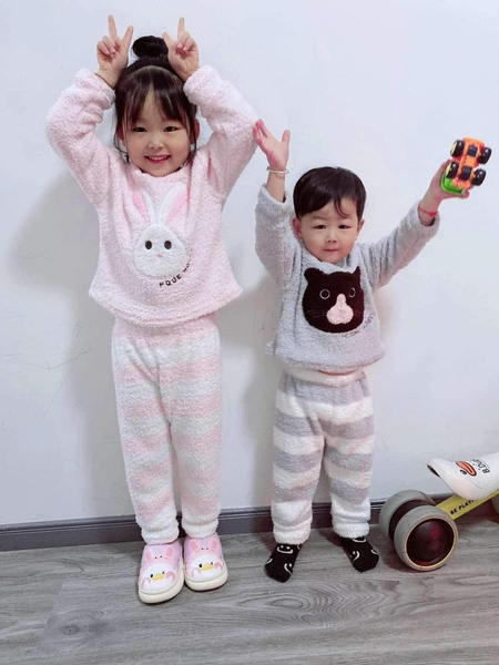 Bộ dài tay băng lông mềm mịn mẫu mèo ghi và thỏ hồng