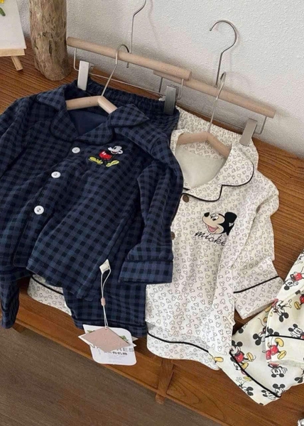 Set 2 bộ pyjamas dài tay Mickey đen kẻ, Kuromi tím trắng