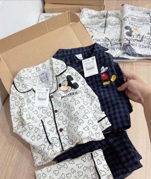 Set 2 bộ pyjamas dài tay Mickey đen kẻ, Kuromi tím trắng