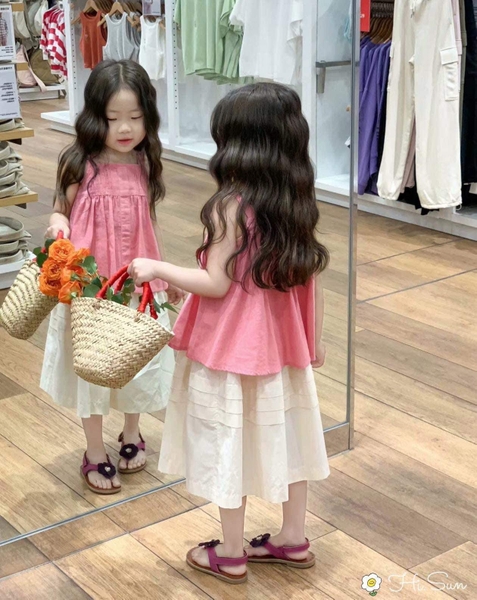 Bộ thô Hi.Sun áo sát nách hồng kèm chân váy trắng