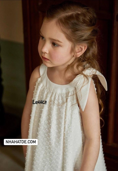 Váy cổ yếm nơ trắng đính hạt Lennco bé gái