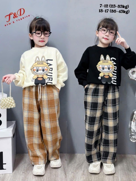 Bộ nỉ size 8-12Y hình Labubu dài tay quần kẻ caro Jia-Xing Qiu 2 màu đỏ, đen