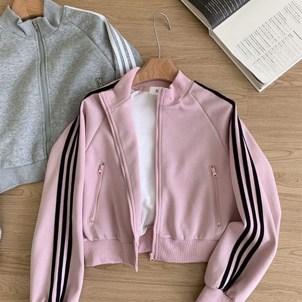 Bộ áo khoác nỉ kèm chân váy xếp ly sọc trắng cho nữ 3 màu đen, ghi, hồng