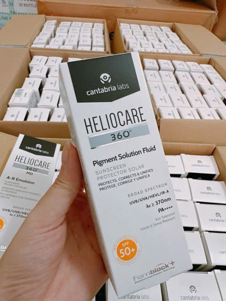 Kem chống nắng Heliocare 360 cantabria labs Pigment Solution Fluid SPF50 PA++++