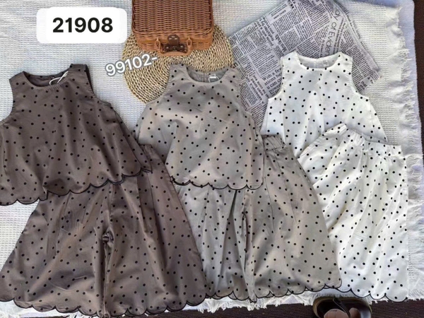 Set chấm bi áo sát nách quần loe 3 màu cho bé