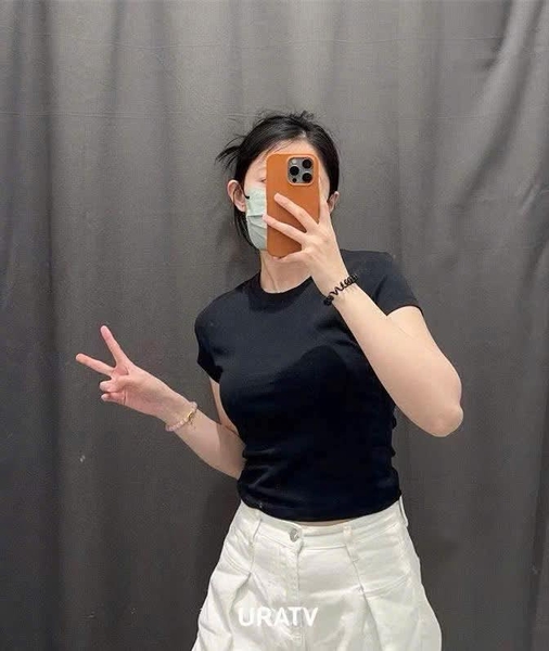 Set 2 áo zip cộc tay Uni đen, trắng