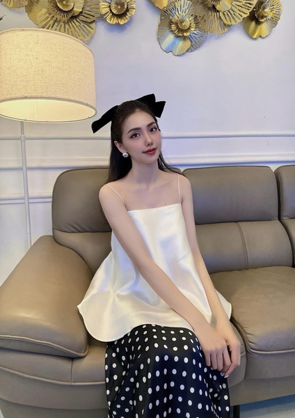 Chân váy lụa đen chấm bi Shein