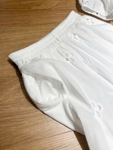 Bộ thô ren cộc tay trắng Na Na thêu hoa quần suông dài