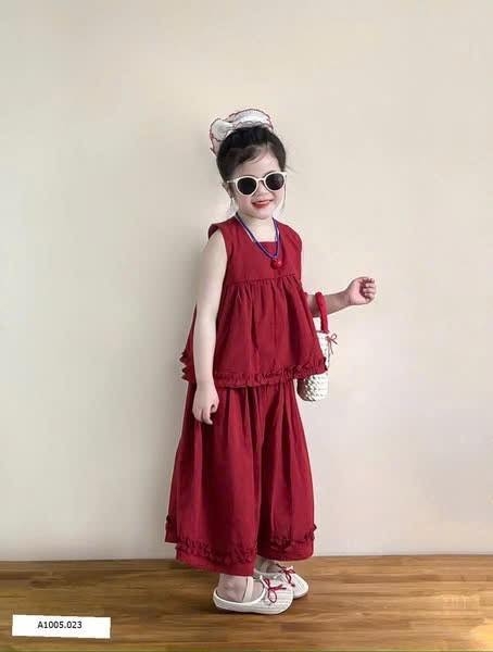 Bộ áo sát nách quần suông dài chất thô màu đỏ đô cho bé