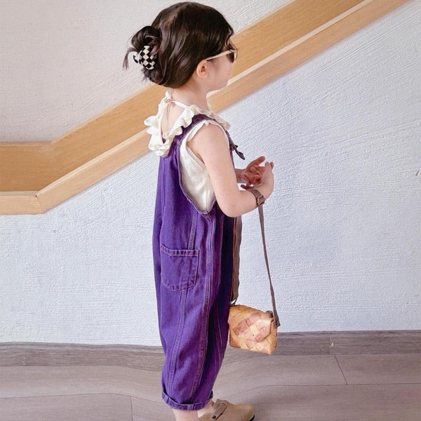 Quần yếm jean màu tím kèm áo sát nách trắng cổ bèo Mia Kids