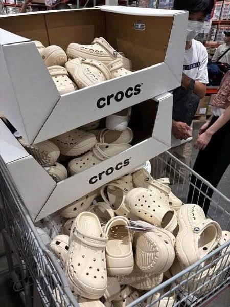 Dép Crocs Baya Platform Clog màu be