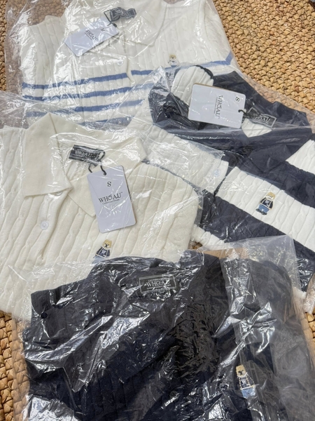 Áo len Polo Who.A.U cộc tay thêu gấu 4 màu trắng, navy, kẻ ngang