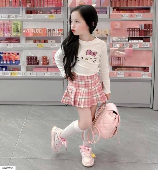 Giày sneaker Hello Kitty buộc dây gắn charm màu hồng tím