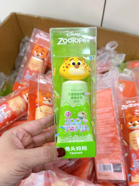 Kem đánh răng 3 màu Zootopia thỏ tím, cáo cam, báo xanh lá