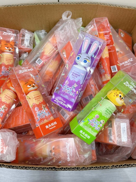 Kem đánh răng 3 màu Zootopia thỏ tím, cáo cam, báo xanh lá