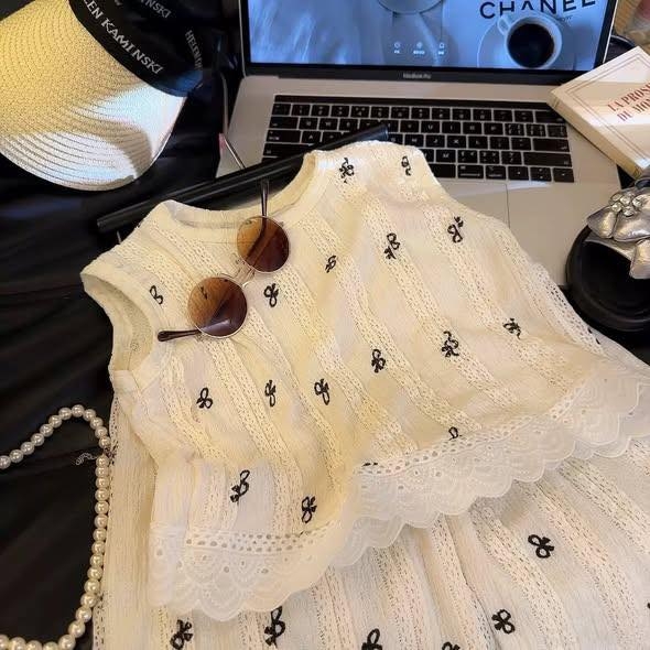 Bộ sát nách thô viền ren trắng hoạ tiết nơ đen bé gái