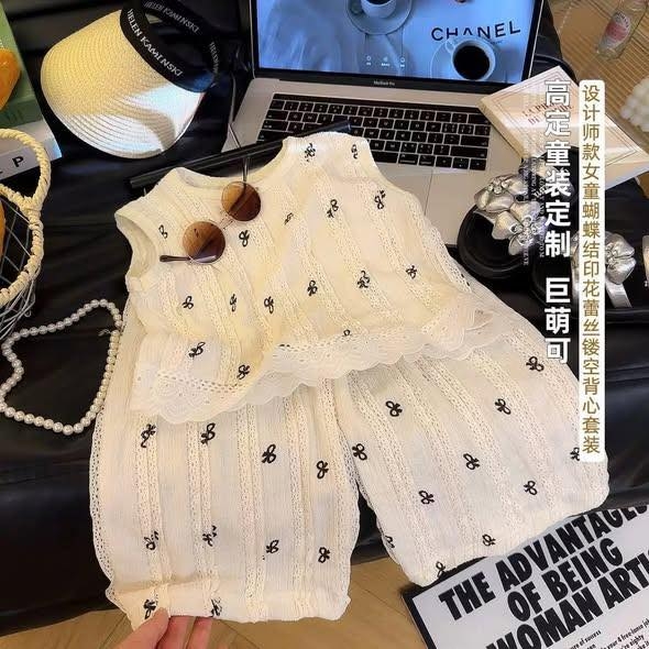 Bộ sát nách thô viền ren trắng hoạ tiết nơ đen bé gái