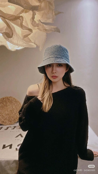 Mũ bucket jean đính đá ZARA