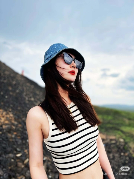 Mũ bucket jean đính đá ZARA