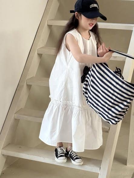 Váy thô sát nách khoét lưng đuôi cá xoè 2 màu xanh, trắng