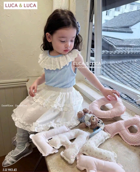 Set áo sát nách xanh phối ren kèm chân váy trắng Luca&Luca