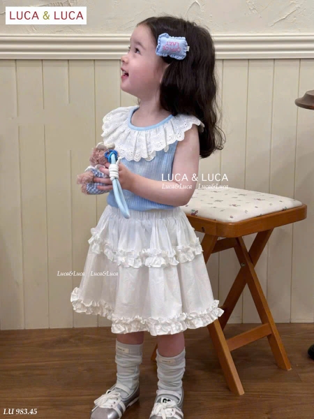 Set áo sát nách xanh phối ren kèm chân váy trắng Luca&Luca