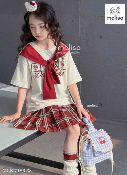 Bộ cộc tay Melisa áo be chân váy kẻ đỏ thắt khăn Delta Leta