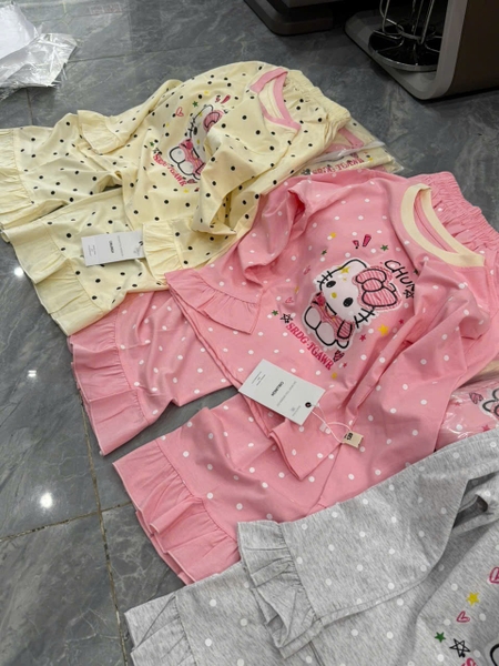 Bộ dài tay Hello Kitty Chilling24 3 màu hồng, be, xám