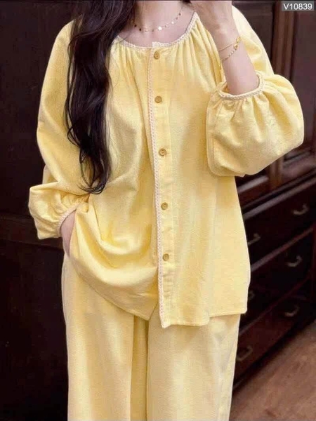 Bộ mặc nhà dài tay cổ tròn màu vàng cho nữ