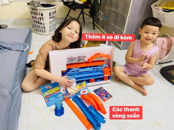 Bộ mô hình ô tô Hot Wheels đường đua tăng tốc