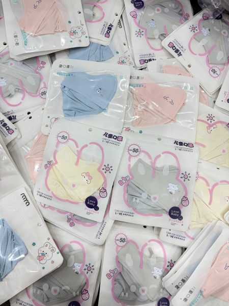 Set 4 chiếc khẩu trang vải cho bé