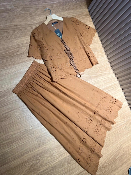 Bộ thô ren hoa Na Na cộc tay chân váy dài suông 2 màu nâu, trắng