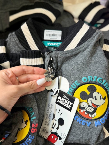 Áo khoác bomber nỉ bông Mickey Disney xám tay trắng