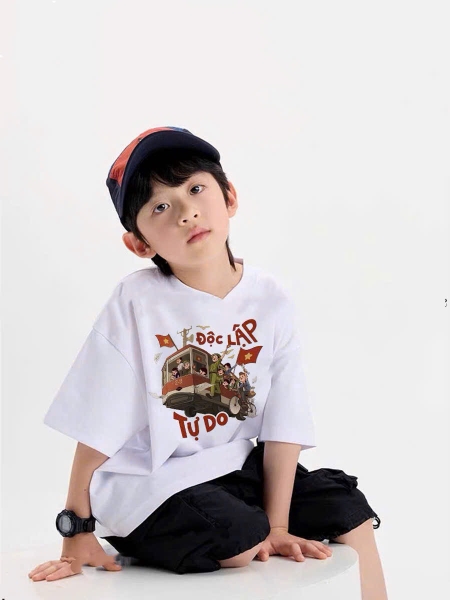 Bộ cotton Elaine cộc tay áo TRẮNG Độc lập tự do mix quần kaki đen