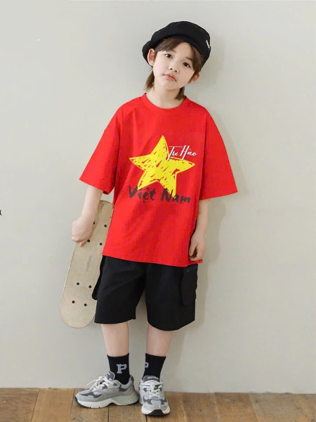 Bộ cotton BÉ TRAI Elaine cộc tay áo cờ đỏ sao vàng Tự hào Việt Nam mix QUẦN kaki đen