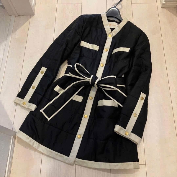 Áo khoác dáng dài TORY BURCH màu đen viền trắng