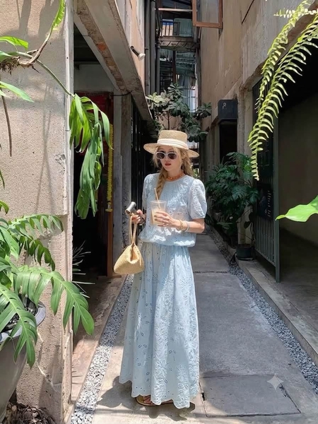 Bộ NaNa áo tay phồng chân váy maxi ren thô hoa dài màu xanh blue