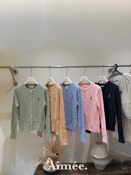 Áo cardigan len AIMÉE cổ tròn vặn thừng hoạ tiết gấu 5 màu