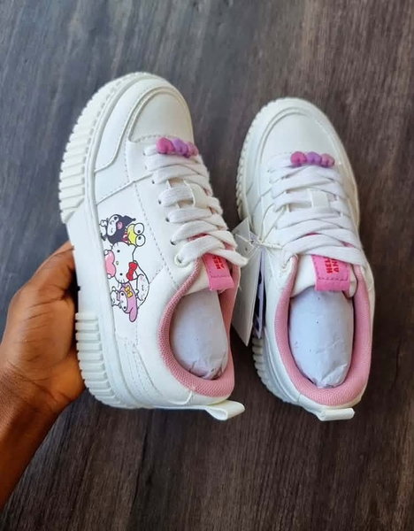 Giày sneaker ZARA Sanrio Hello Kitty trắng kèm charm trái tim