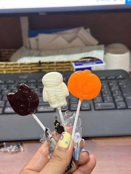 Gói 20 cây kẹo mút mix hình Halloween Candy Hàn Quốc