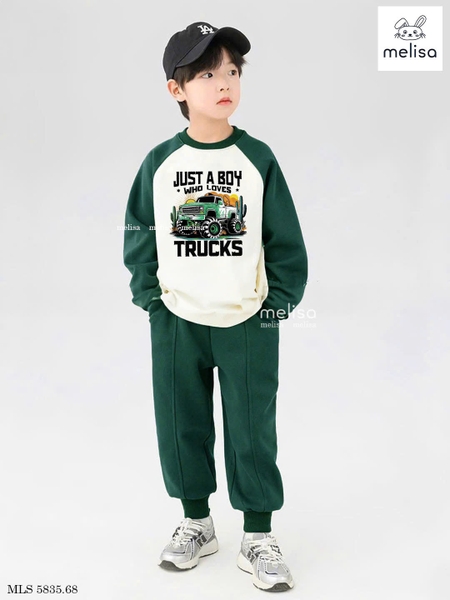 Bộ nỉ raglan Just A Boy Who Loves Trucks trắng xanh lá hãng Melisa