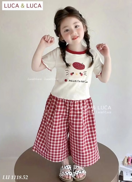 Bộ Hello Kitty Luca&Luca áo trắng viền đỏ mix quần caro suông dáng lửng