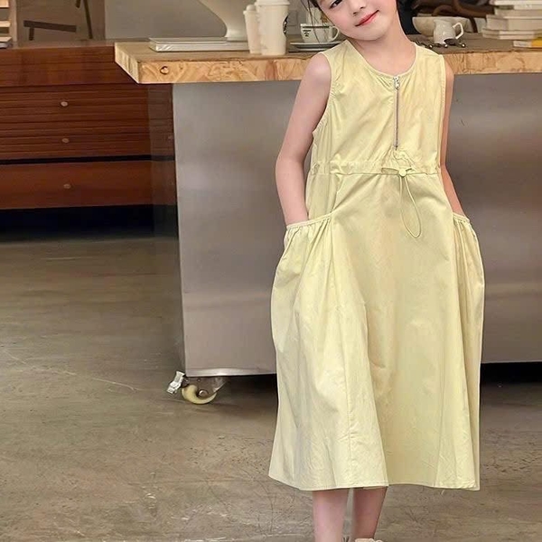 Váy thô sát nách màu vàng khoá kéo cho bé