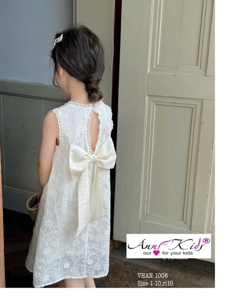 Váy sát nách ren trắng nơ lưng Anni Kids dáng suông