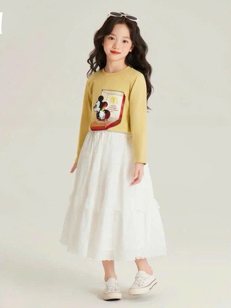 Bộ áo cotton dài tay Mickey vàng chân váy trắng hãng Elaine