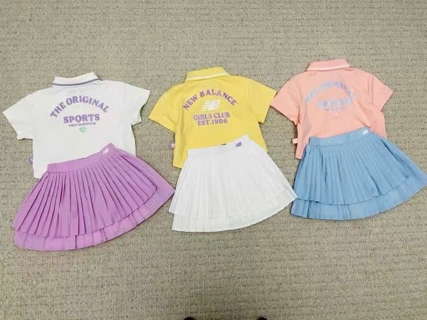 Bộ polo cộc tay New Balance màu pastel mix chân váy xếp ly 3 màu